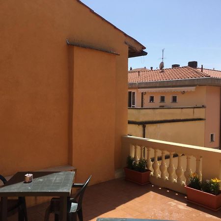 Casa Carducci 33 Acomodação com café da manhã Pisa Exterior foto